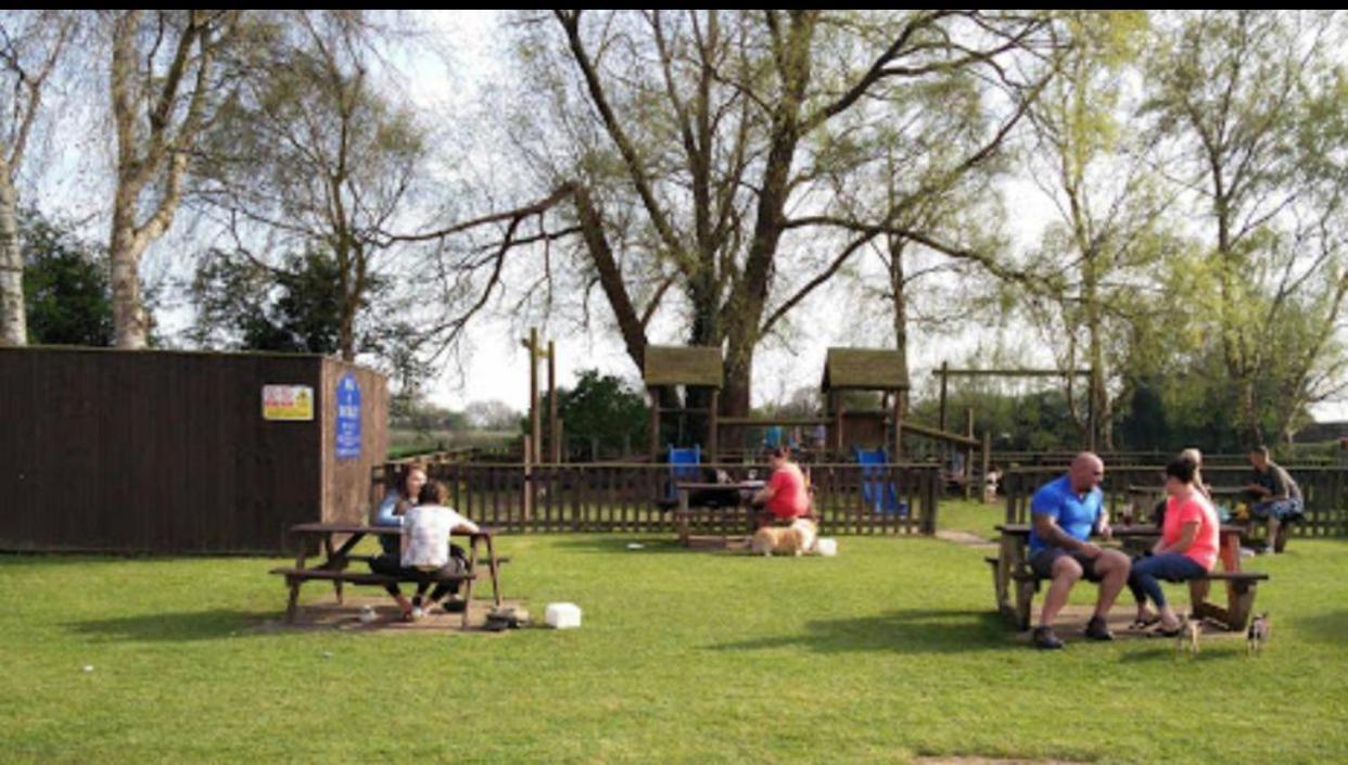 The Dog & Doublet Inn Kingsbury Exterior photo